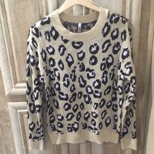 New With Tags Very Soft Women’s Crew Neck Sweater